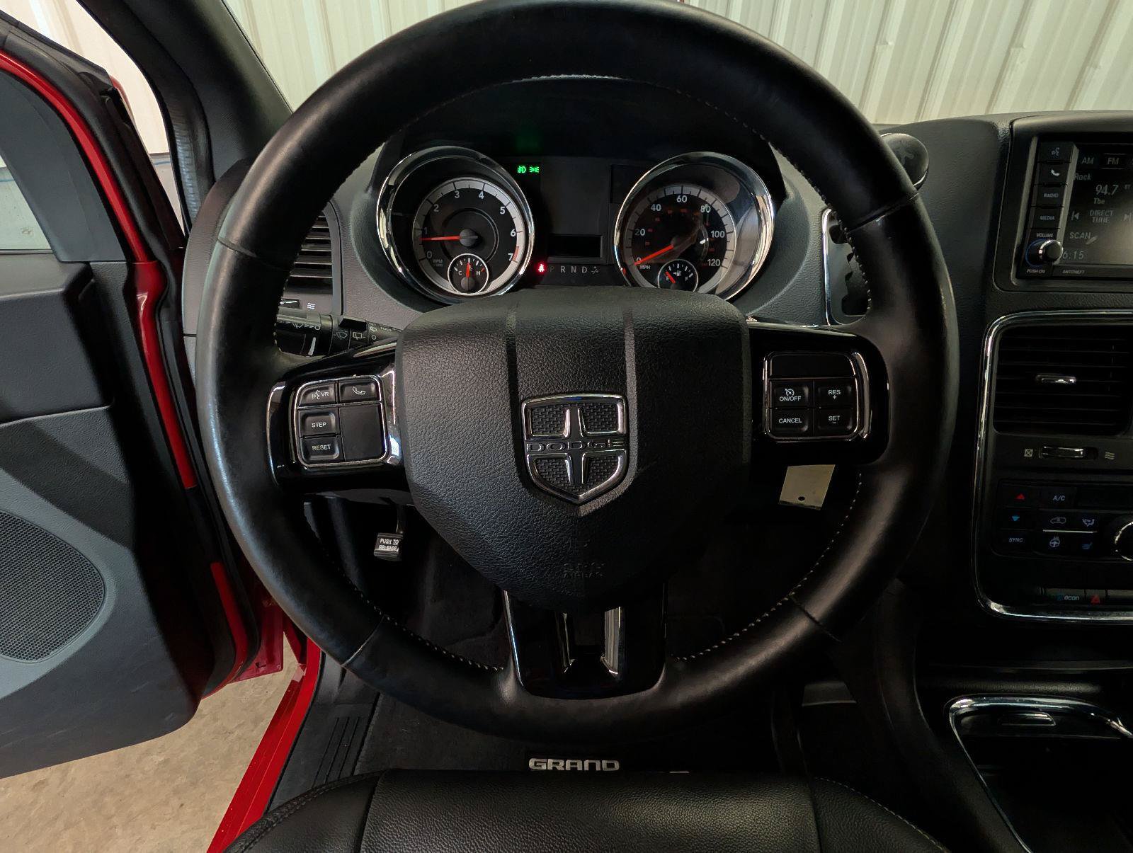 Used 2016 Dodge Grand Caravan SXT FWD image 18