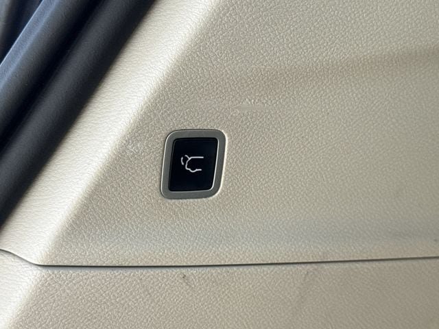 Used 2023 Chrysler Pacifica Touring-L FWD image 31