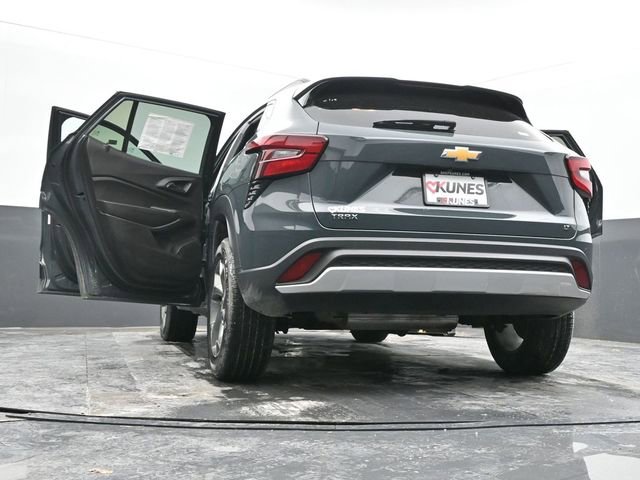 Used 2025 Chevrolet Trax LT image 70