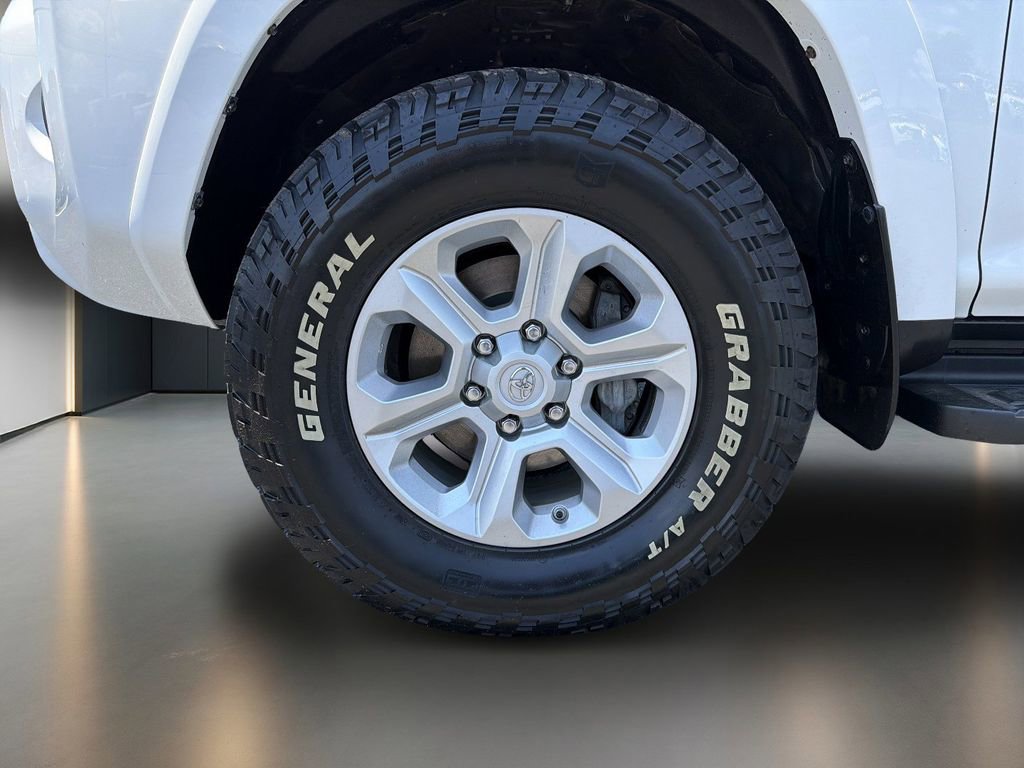 Used 2021 Toyota 4Runner SR5 AWD/4WD image 9