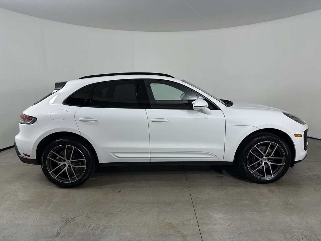 Certified 2025 Porsche Macan AWD/4WD image 8