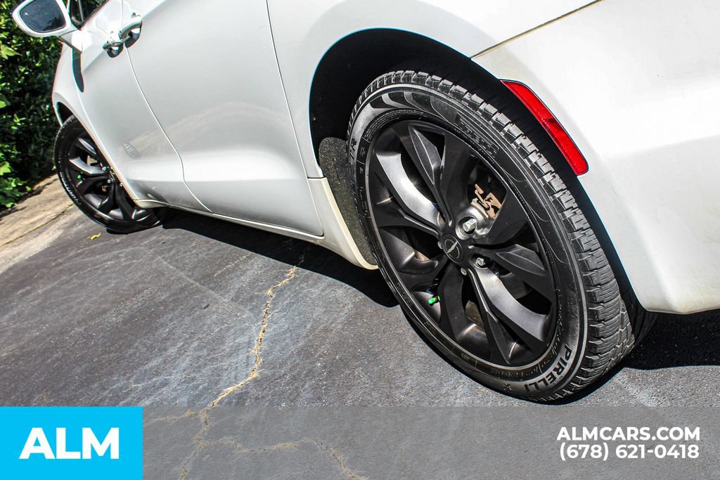 Used 2019 Chrysler Pacifica Touring Plus w/ S Appearance Package FWD image 13