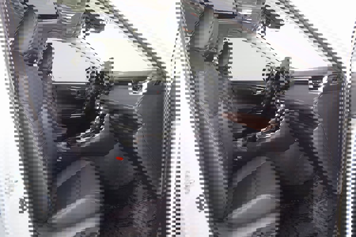 Used 2024 Toyota RAV4 Limited image 13