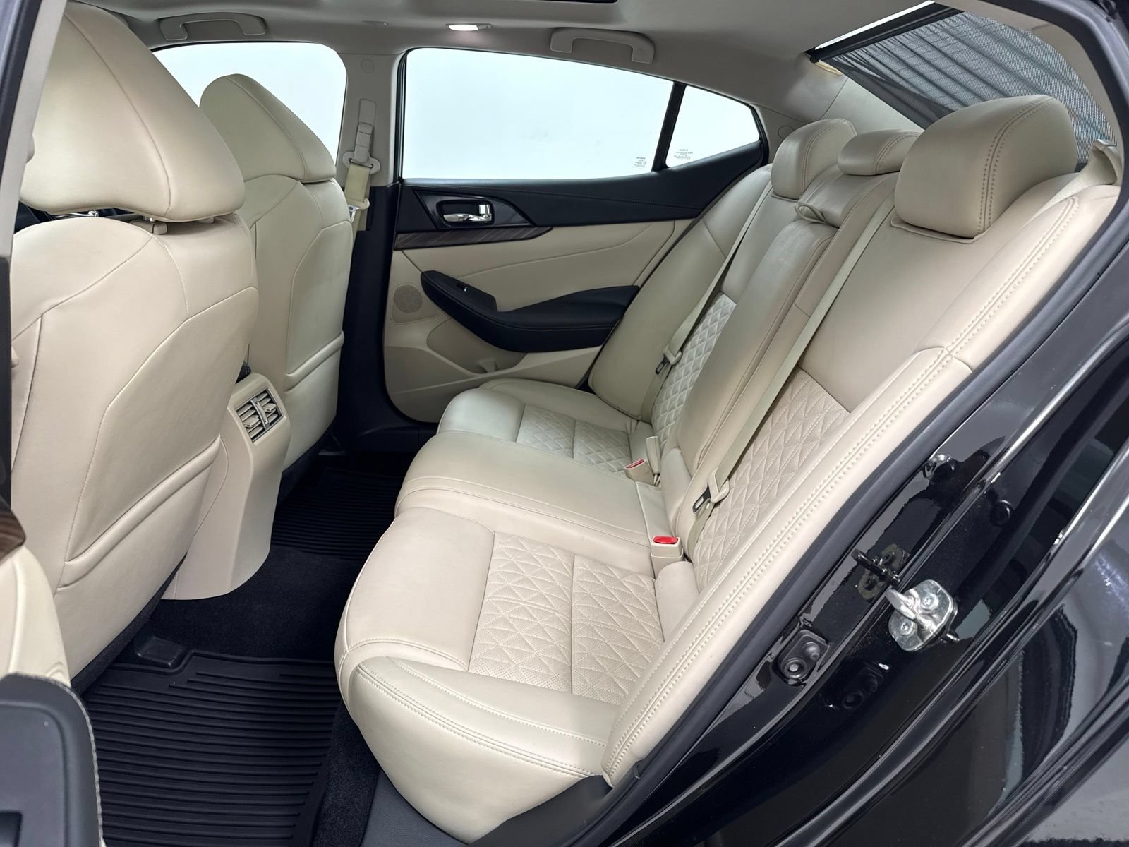 Used 2017 Nissan Maxima Platinum w/ Interior Lighting Package FWD image 27