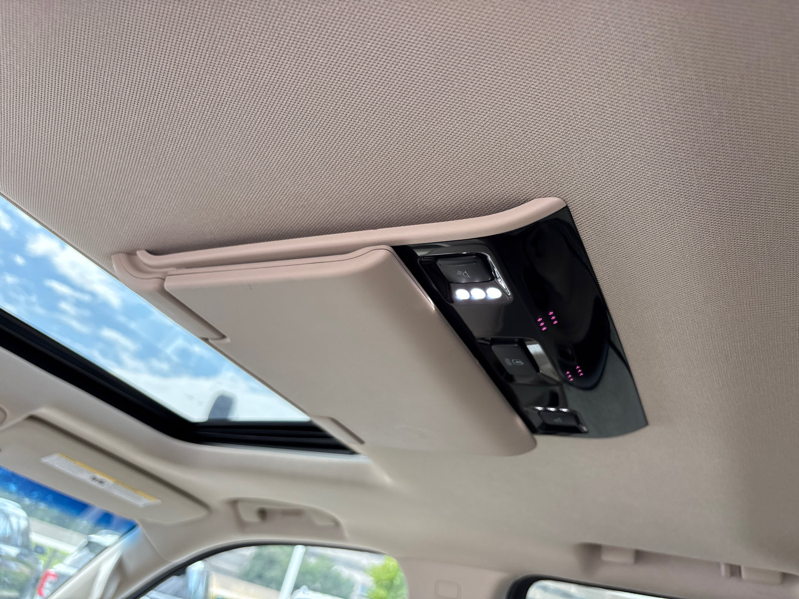 Used 2019 GMC Yukon Denali w/ Denali Ultimate Package AWD/4WD image 31