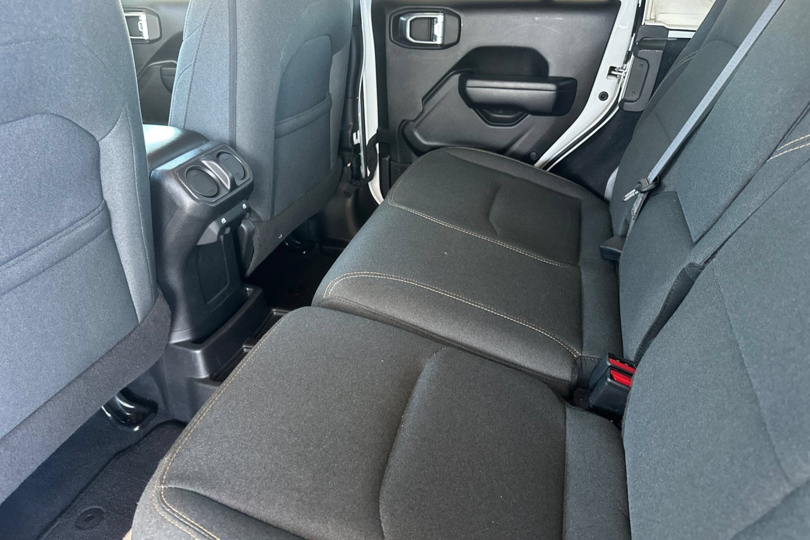 Used 2024 Jeep Wrangler Unlimited AWD/4WD image 6