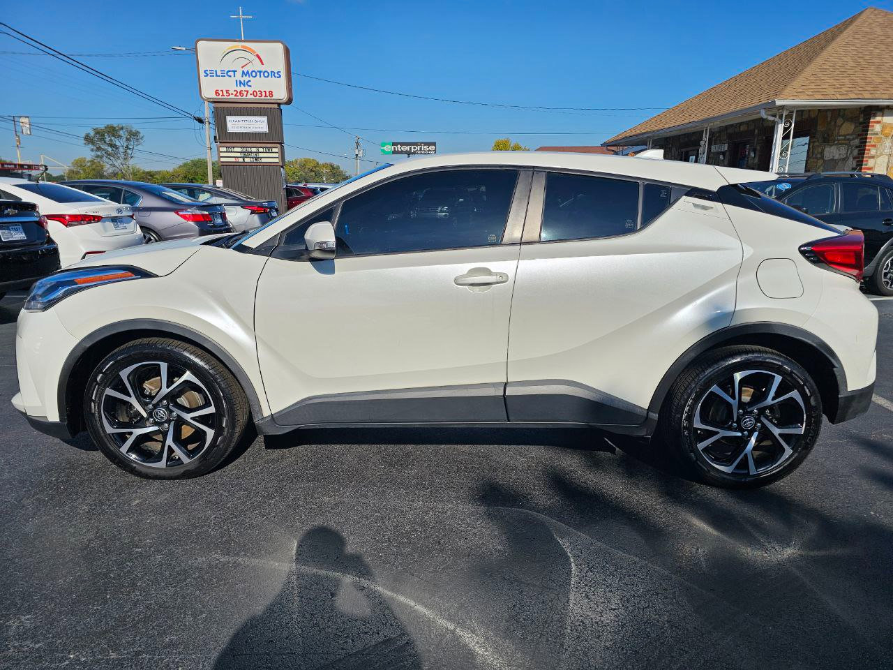Used 2020 Toyota C-HR XLE image 3