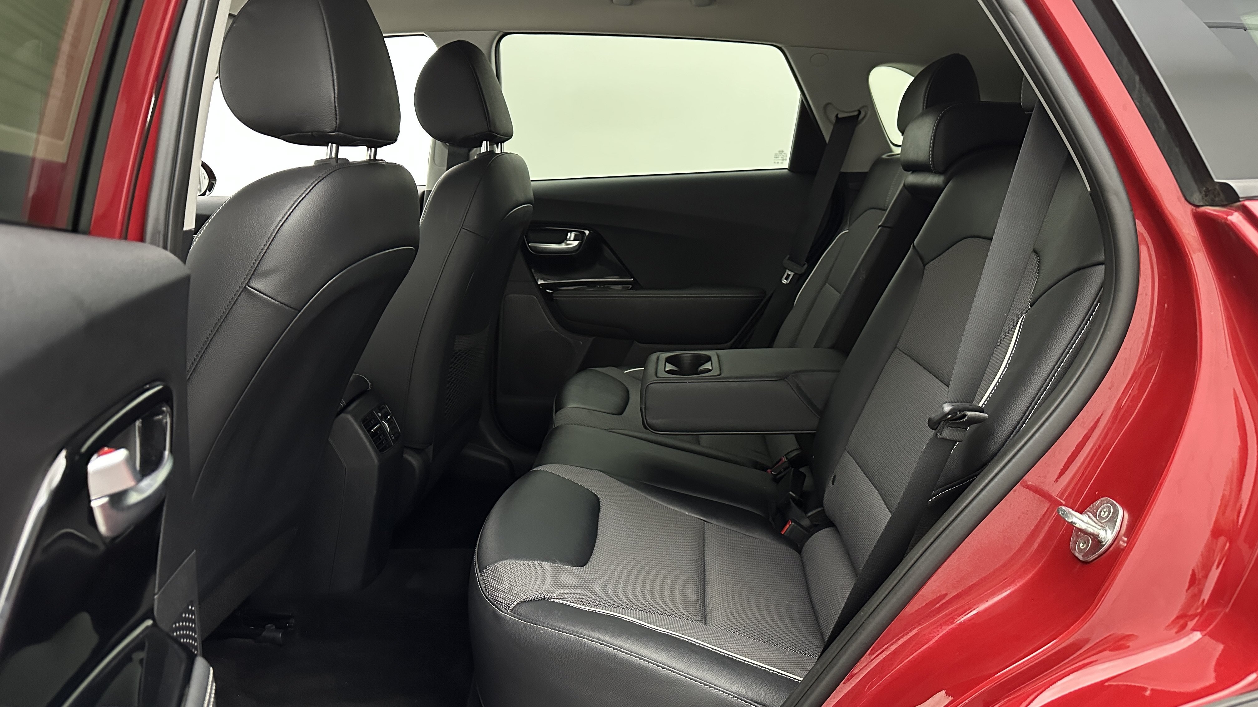 Used 2020 Kia Niro EX w/ Cold Weather Package FWD image 25
