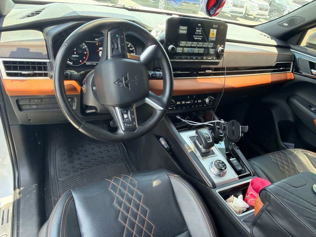 Used 2024 Mitsubishi Outlander SEL AWD/4WD image 12