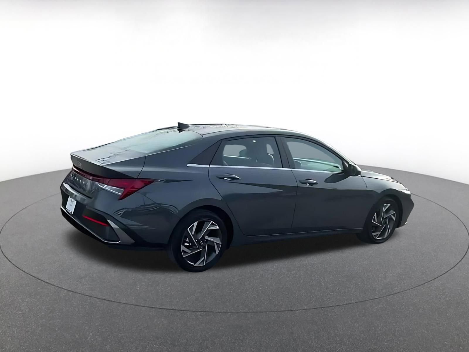 Used 2025 Hyundai Elantra SEL image 15