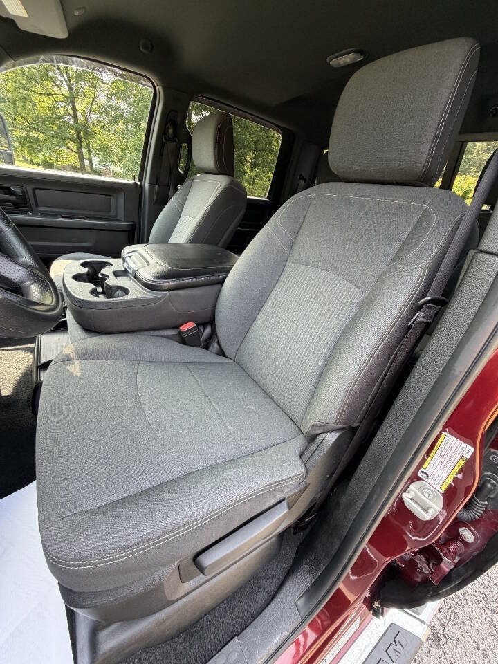 Used 2024 RAM 3500 Tradesman w/ Chrome Appearance Group AWD/4WD image 22