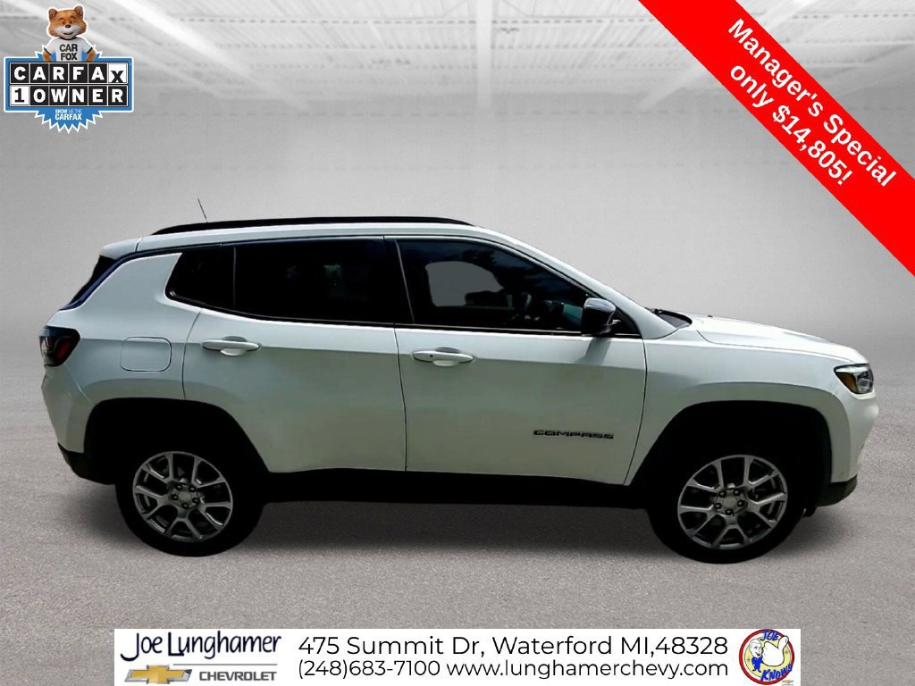 Used 2024 Jeep Compass Latitude w/ Sun and Sound Group AWD/4WD image 10