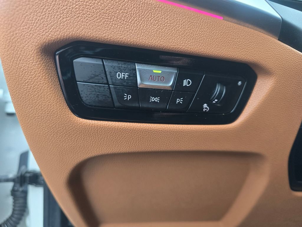 Used 2023 BMW 330i xDrive Sedan w/ Driving Assistance Package image 19