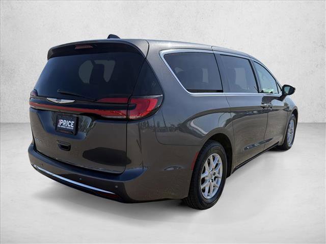 Used 2023 Chrysler Pacifica Touring-L FWD image 5