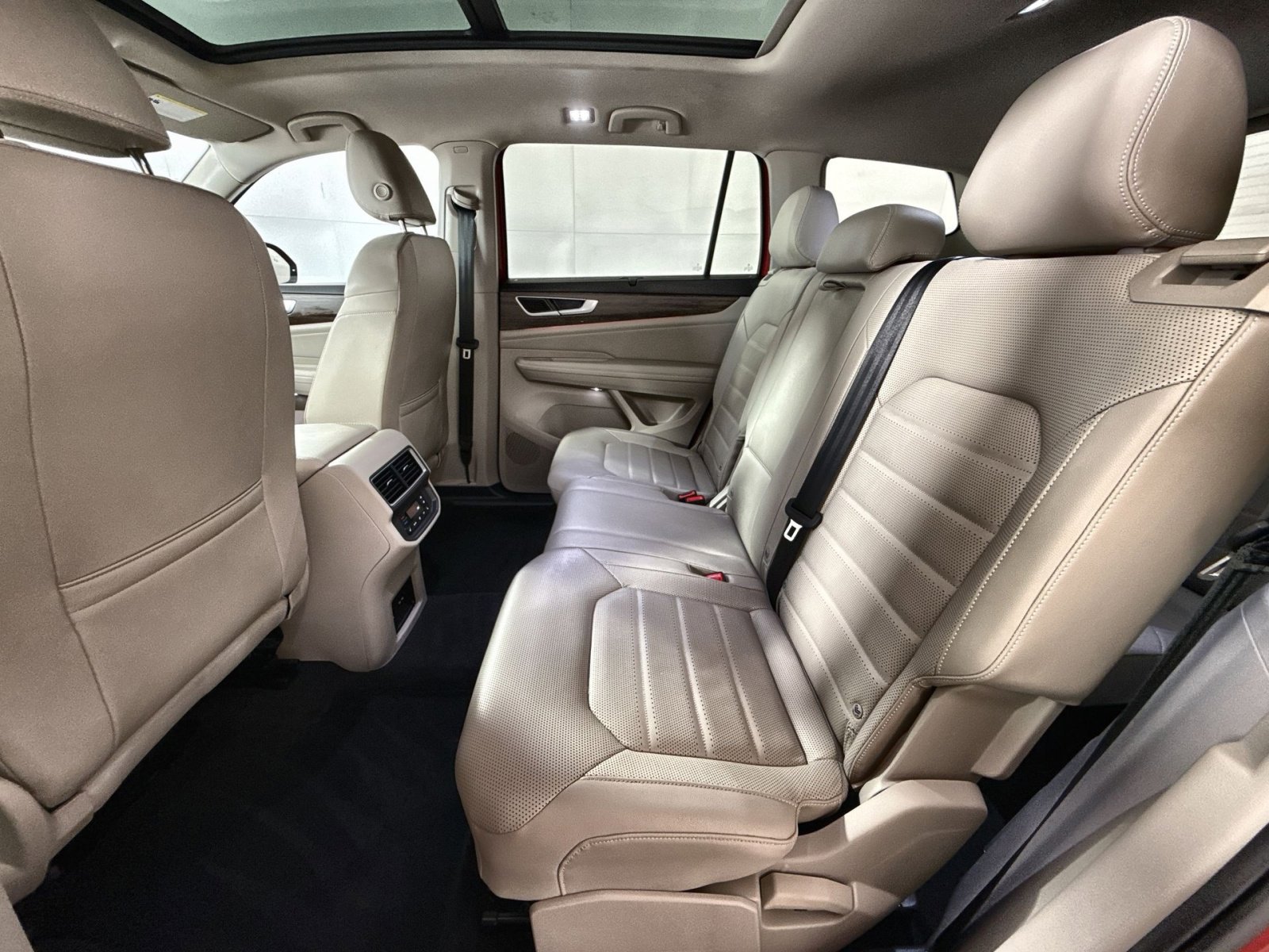 Used 2024 Volkswagen Atlas SEL image 25