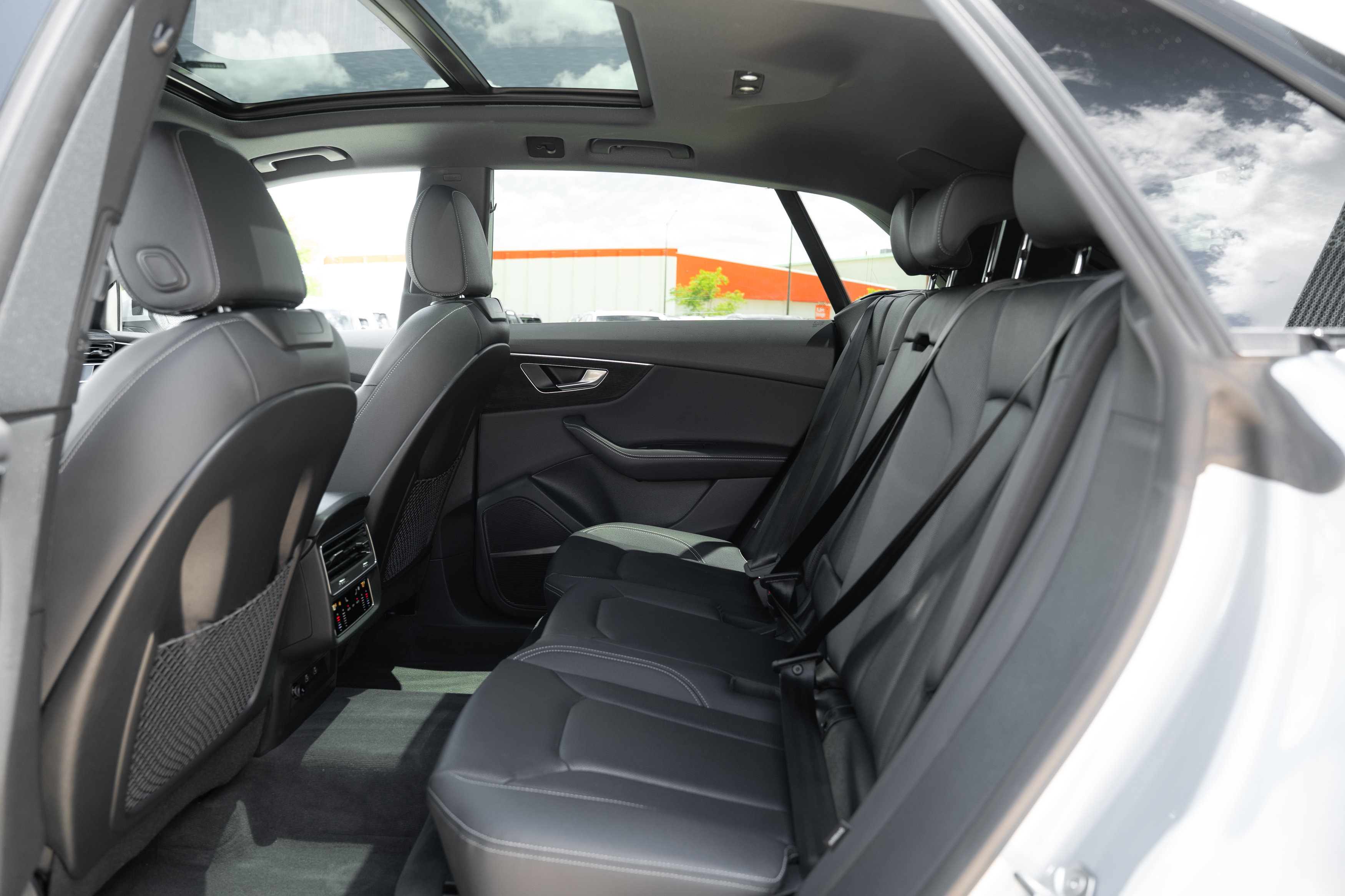 Certified 2025 Audi Q8 Premium Plus w/ Premium Plus Package AWD/4WD image 25
