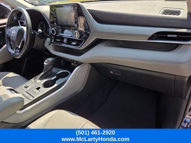 Used 2021 Toyota Highlander XLE FWD image 18