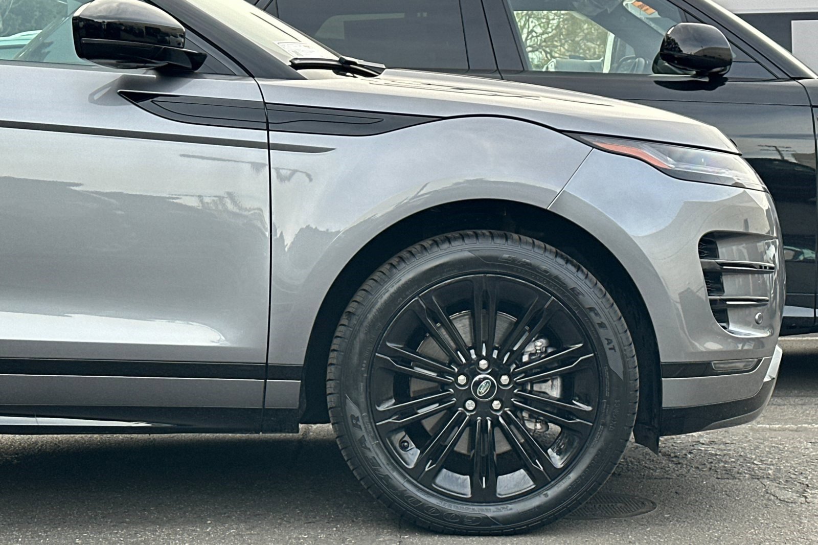 Used 2024 Land Rover Range Rover Evoque Dynamic SE image 36