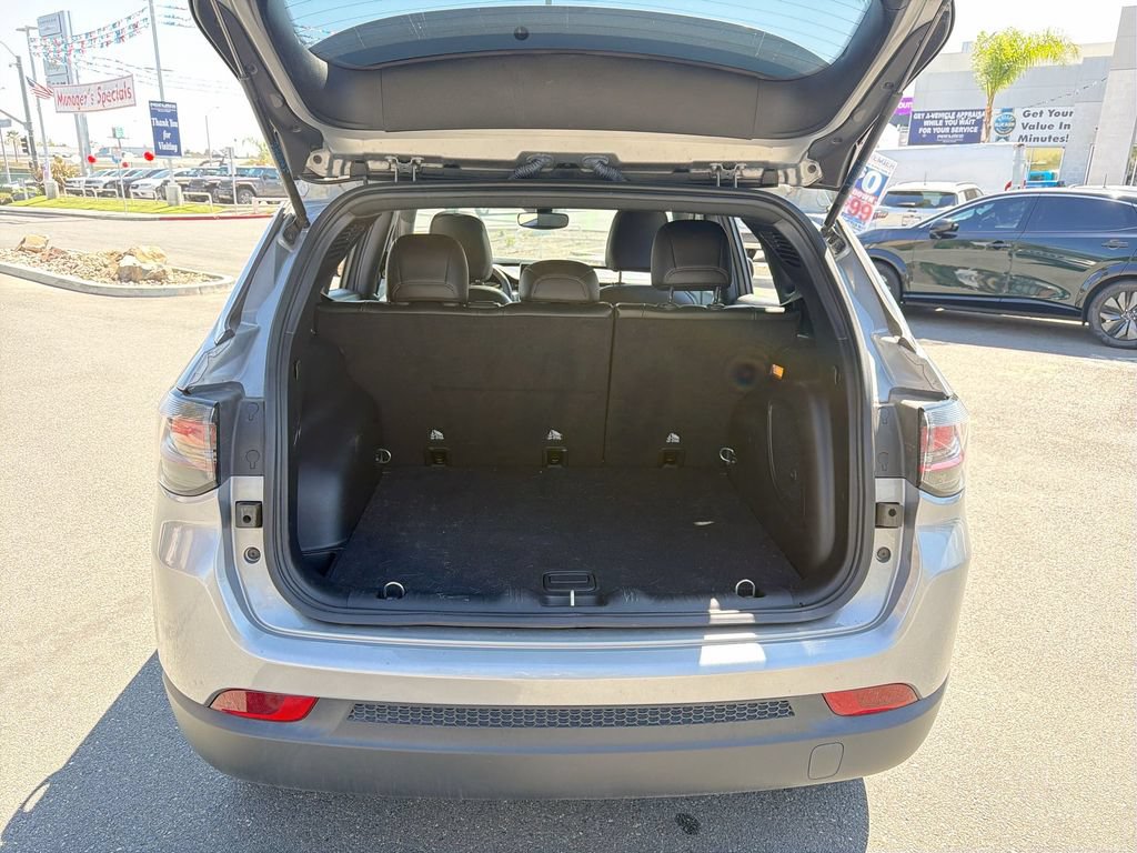 Certified 2023 Jeep Compass Latitude w/ Sun and Sound Group AWD/4WD image 19
