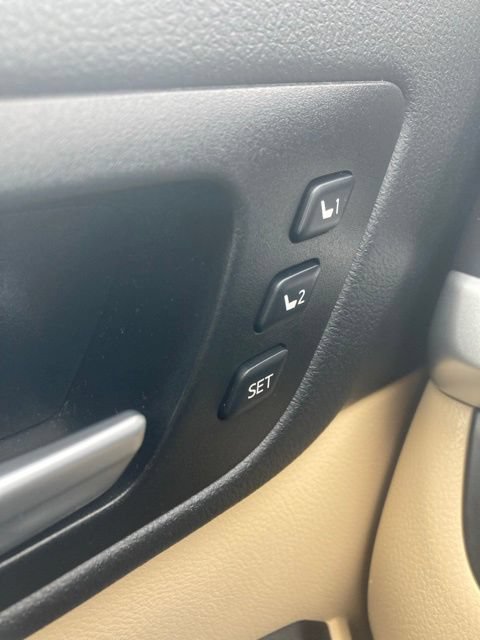 Used 2017 Toyota Highlander Limited AWD/4WD image 49