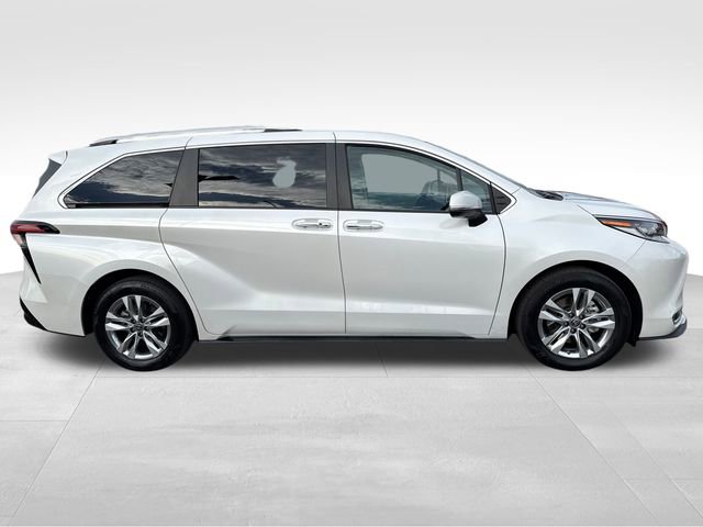 Used 2023 Toyota Sienna Limited image 8