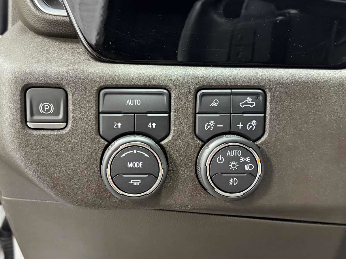 Used 2022 Chevrolet Silverado 1500 LTZ image 23