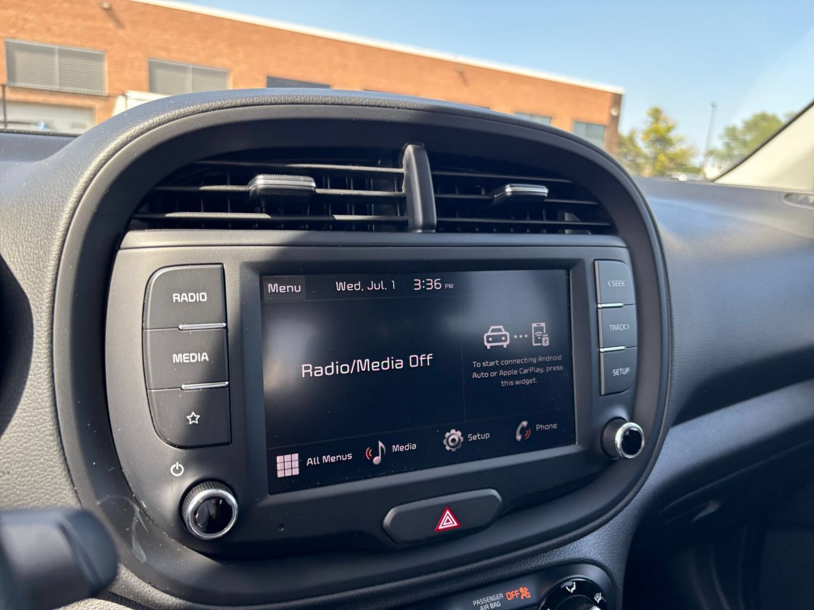 Used 2025 Kia Soul LX w/ LX Technology Package FWD image 19
