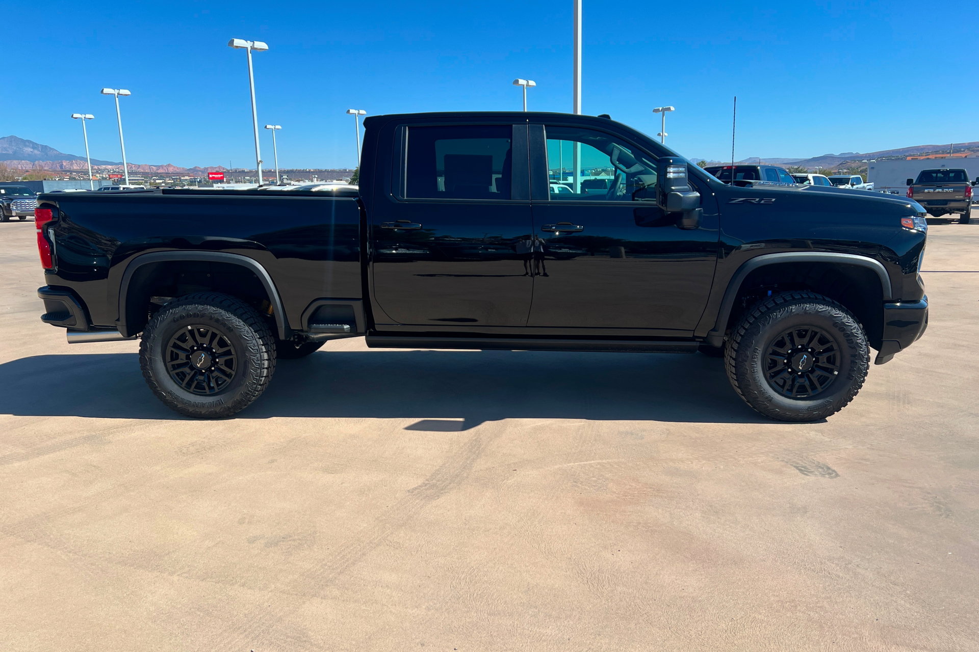 New 2026 Chevrolet Silverado 2500 ZR2 w/ LPO, Dark Essentials Package AWD/4WD image 7
