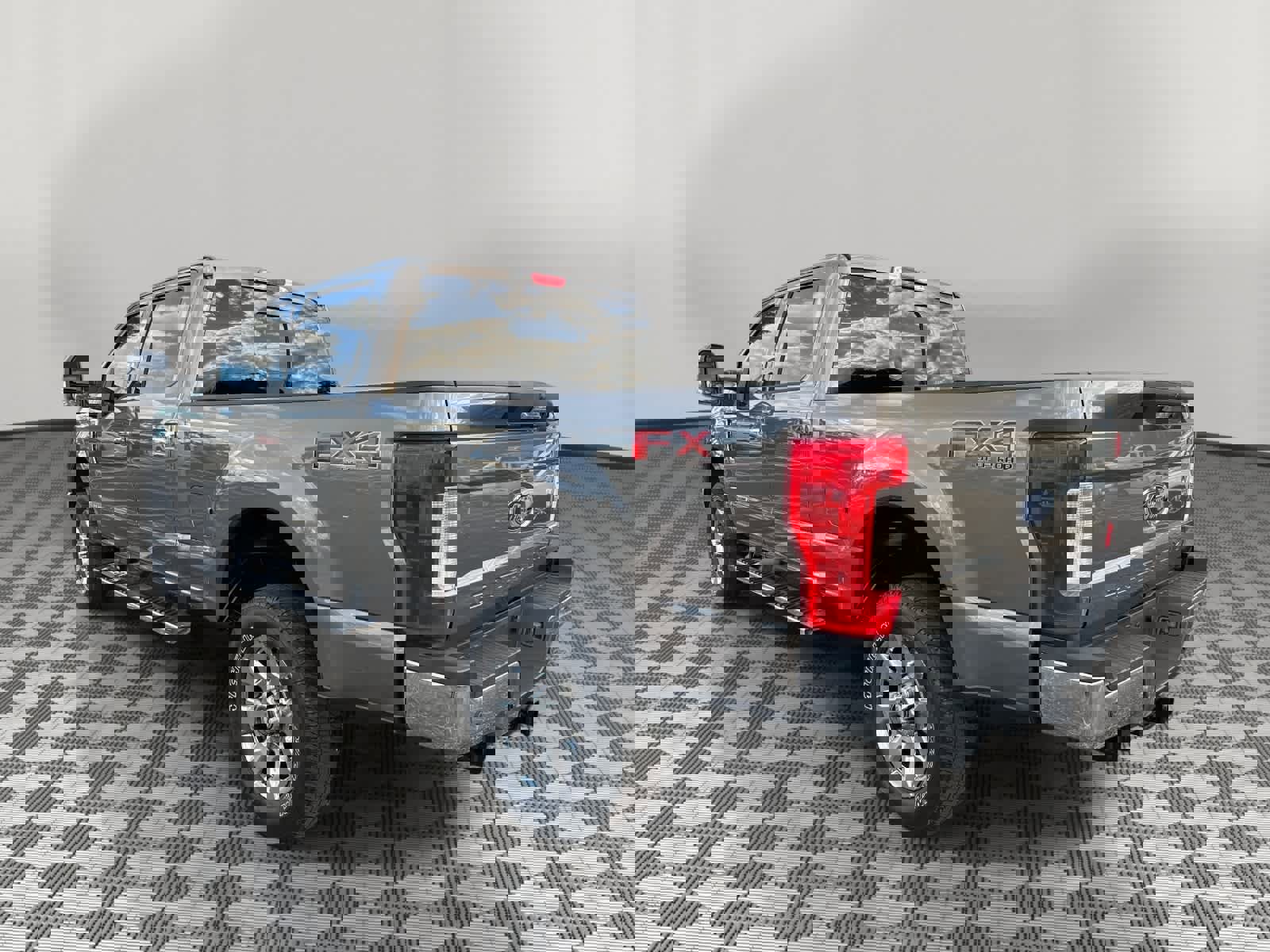 Used 2018 Ford F250 Lariat w/ Chrome Package image 5