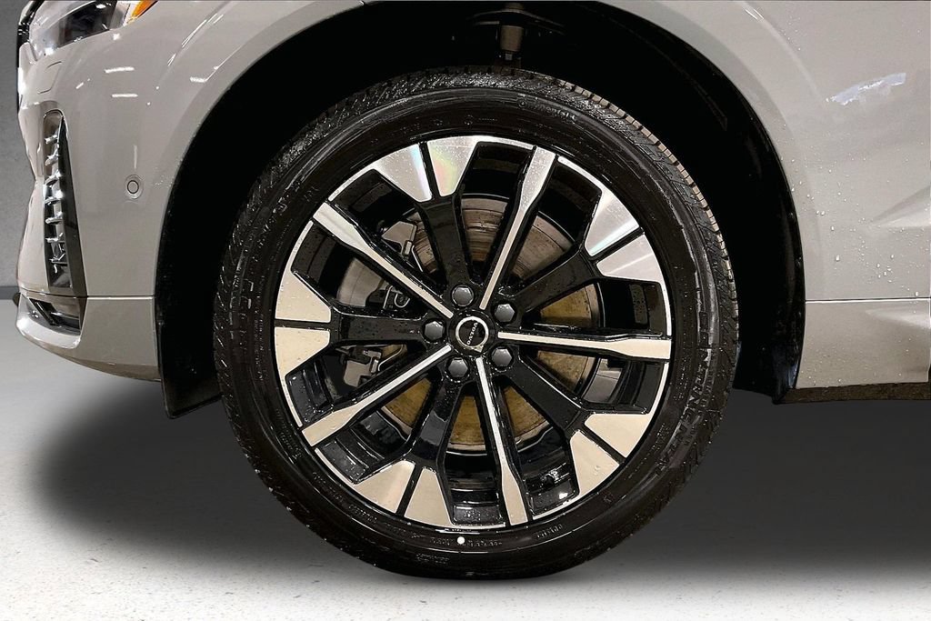 New 2026 Volvo XC60 T8 Plus w/ Protection Package Premier AWD/4WD image 12