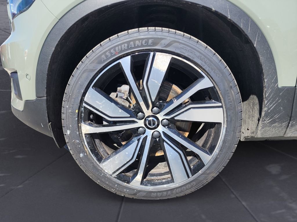Used 2022 Volvo XC40 P8 Recharge Plus image 14