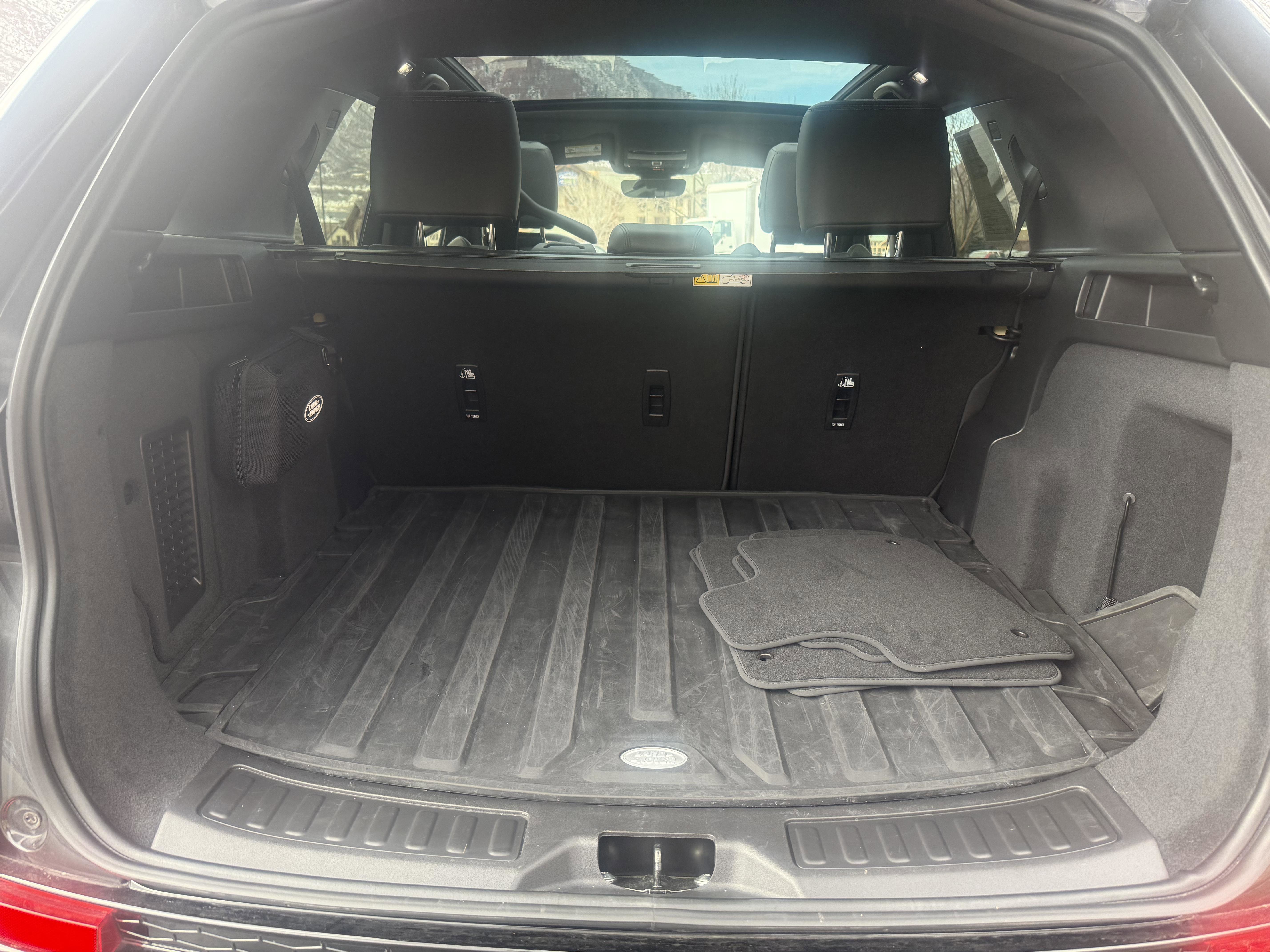 Used 2025 Land Rover Discovery Sport Dynamic SE image 33