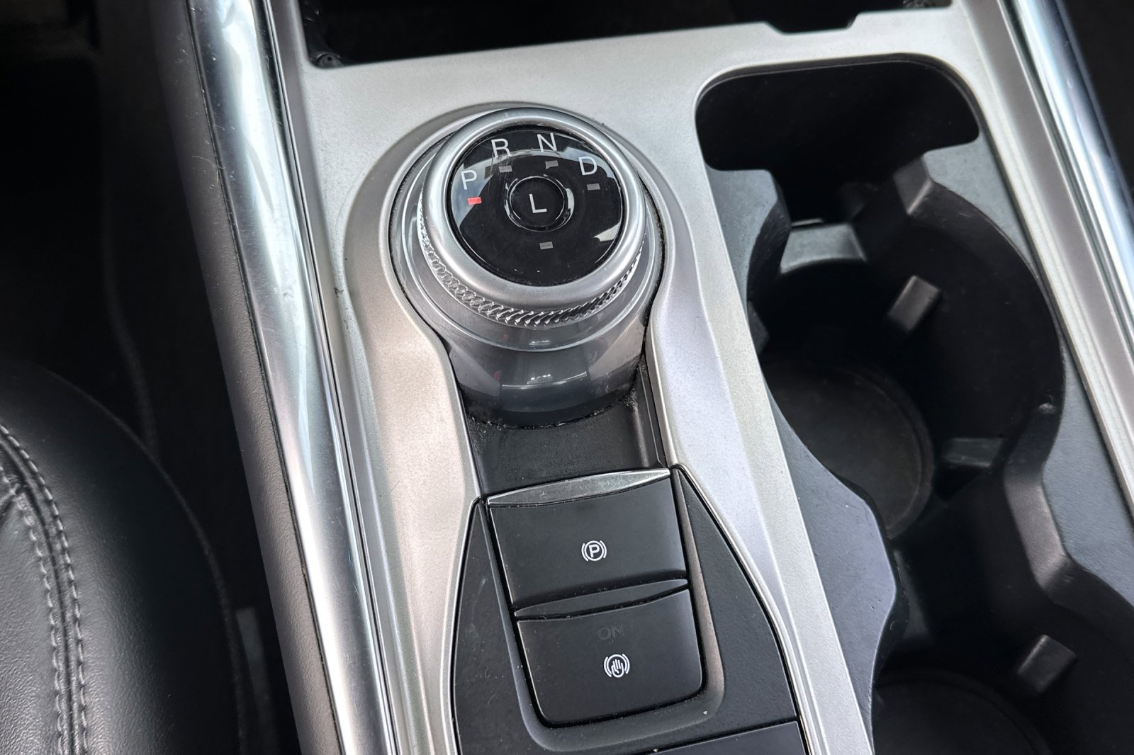 Used 2023 Ford Explorer XLT w/ Equipment Group 202A AWD/4WD image 21