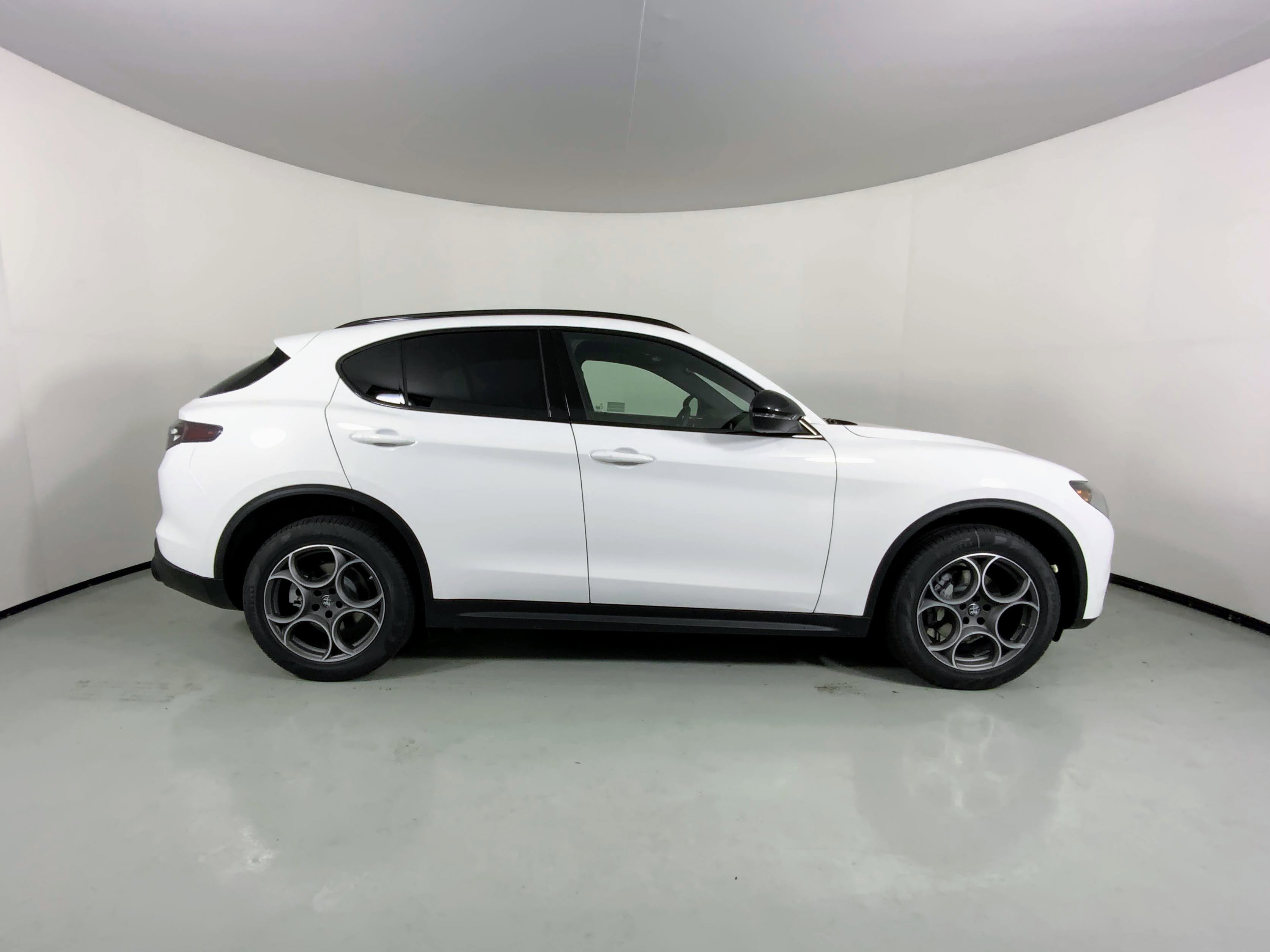 New 2025 Alfa Romeo Stelvio Sprint w/ Convenience Package image 3