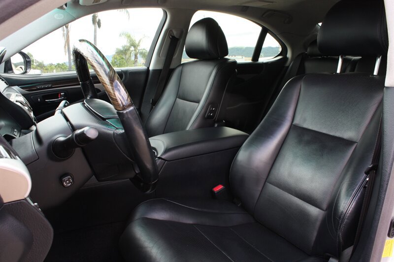Used 2013 Lexus LS 460 w/ Comfort Pkg image 8