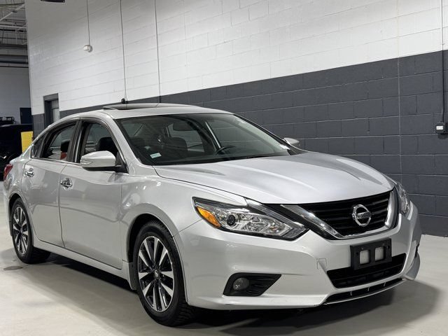 Used 2016 Nissan Altima 2.5 SL w/ 2.5 Technology Package FWD image 2