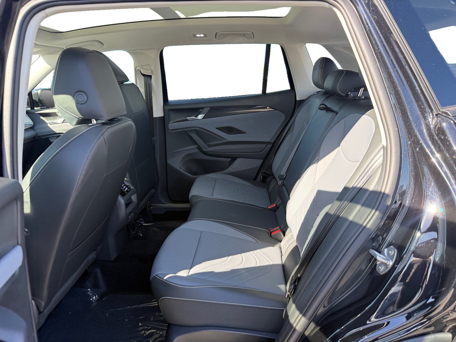 New 2026 Volkswagen Tiguan SE AWD/4WD image 16