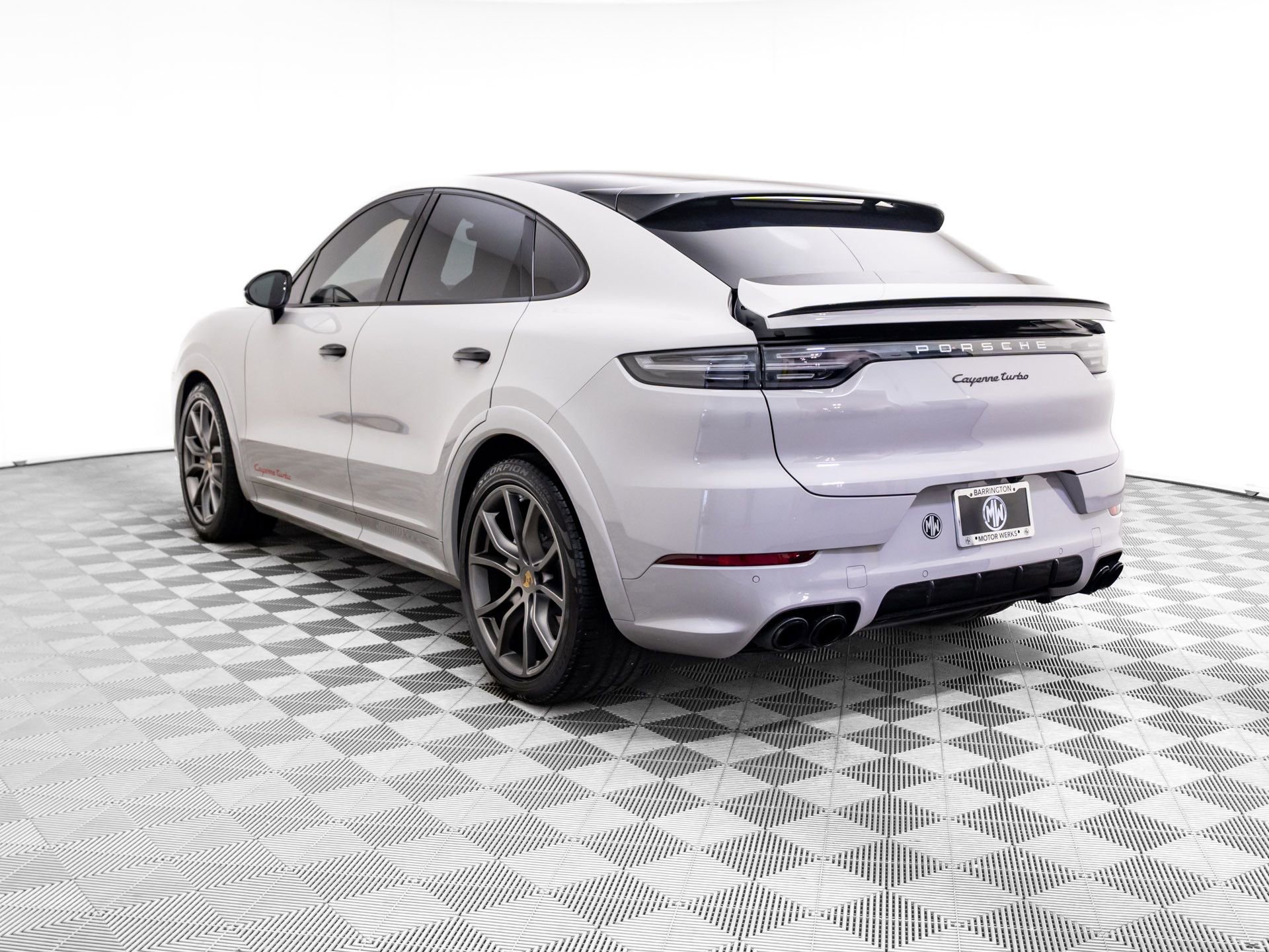 Used 2020 Porsche Cayenne Turbo image 3