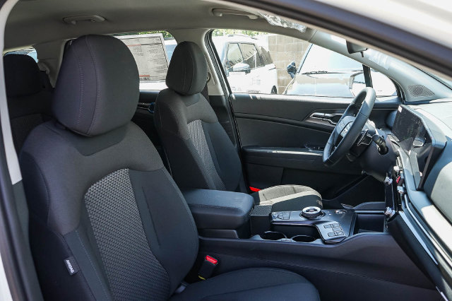 New 2027 Kia Sportage LX FWD image 9