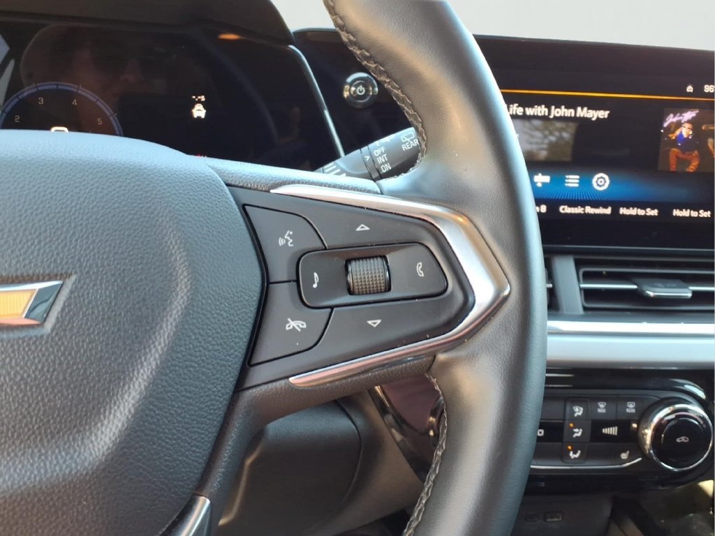Certified 2025 Chevrolet Trax LT w/ LT Convenience Package FWD image 14