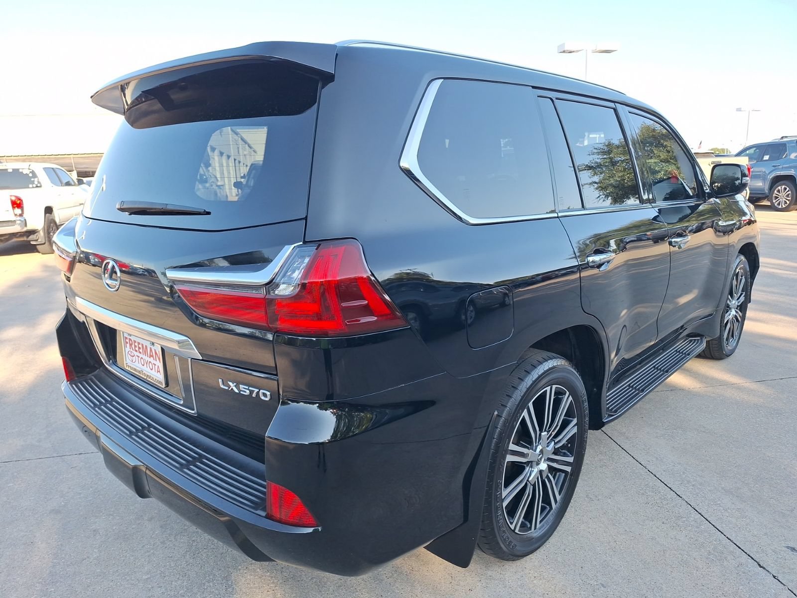Used 2021 Lexus LX 570 4WD w/ Luxury Package image 6