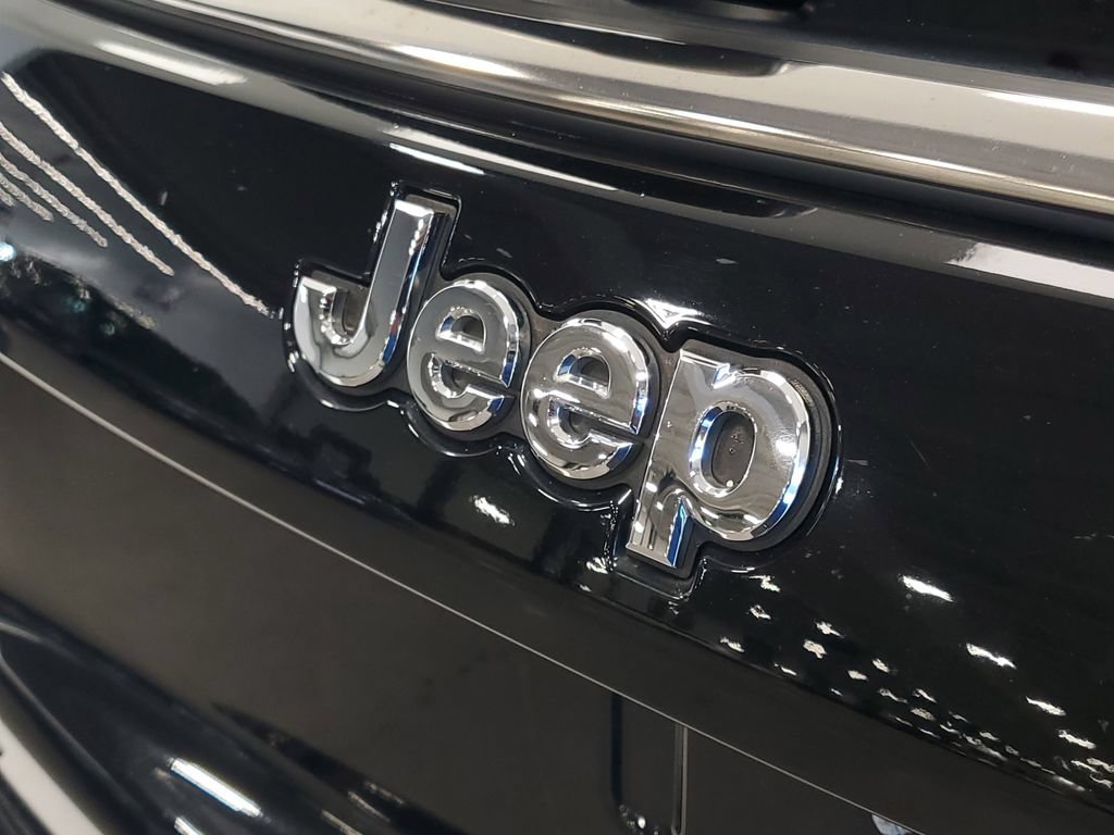 Used 2017 Jeep Compass Latitude w/ Popular Equipment Group AWD/4WD image 7