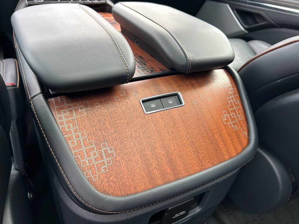 Used 2025 Lincoln Navigator Black Label AWD/4WD image 33