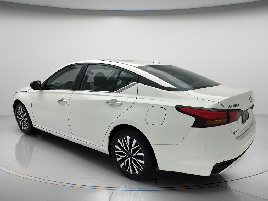 Used 2025 Nissan Altima 2.5 SV FWD image 4