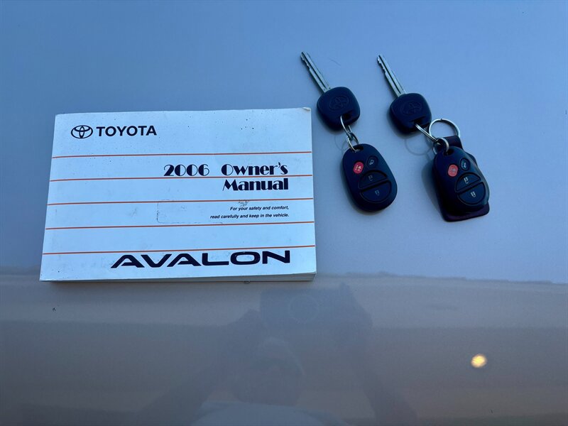 Used 2006 Toyota Avalon XLS FWD image 2