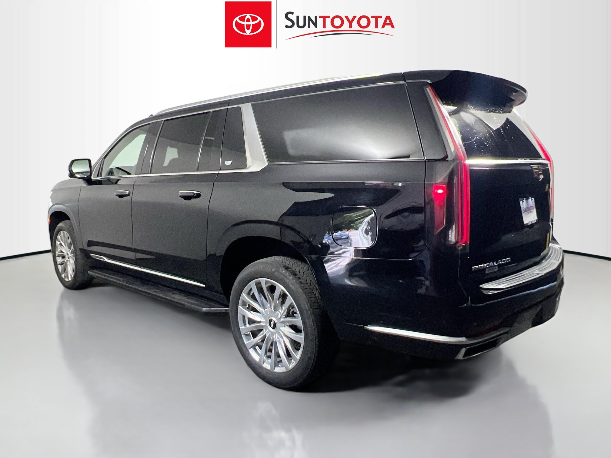 Used 2023 Cadillac Escalade ESV Premium Luxury AWD/4WD image 6