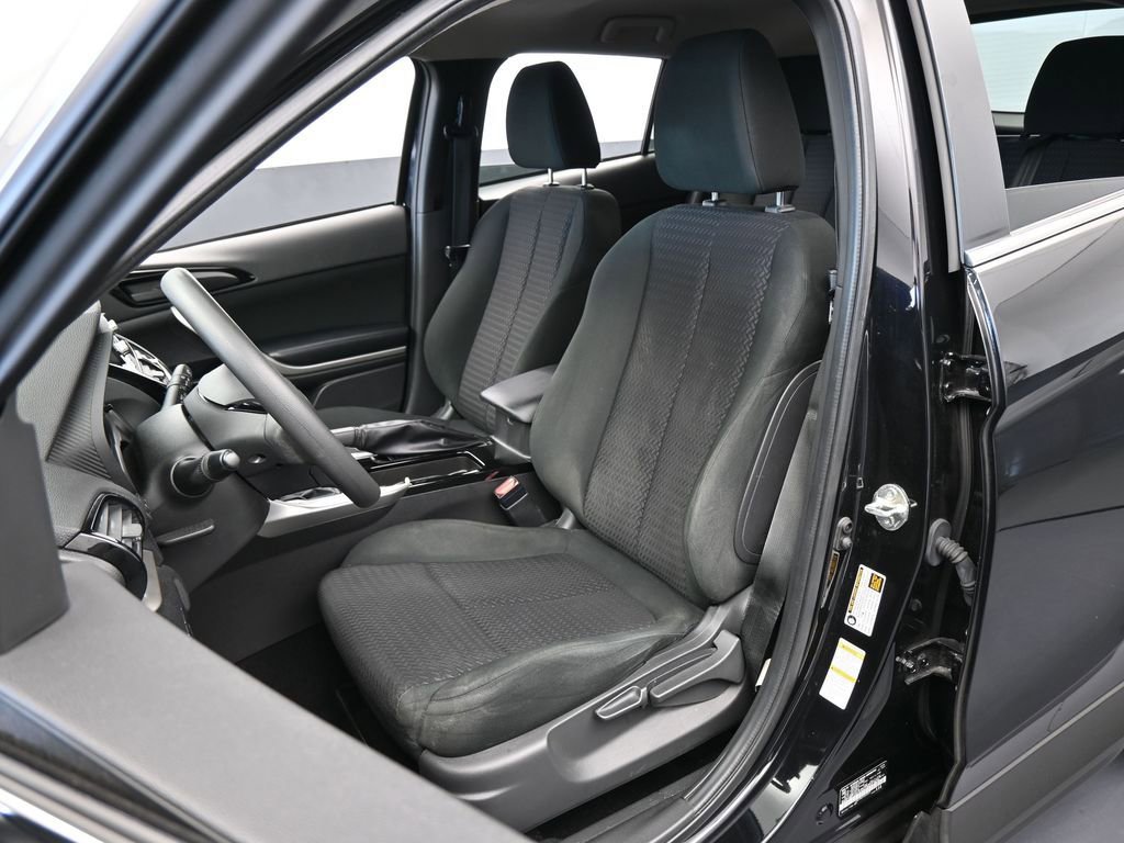 Used 2023 Mitsubishi Eclipse Cross LE image 10