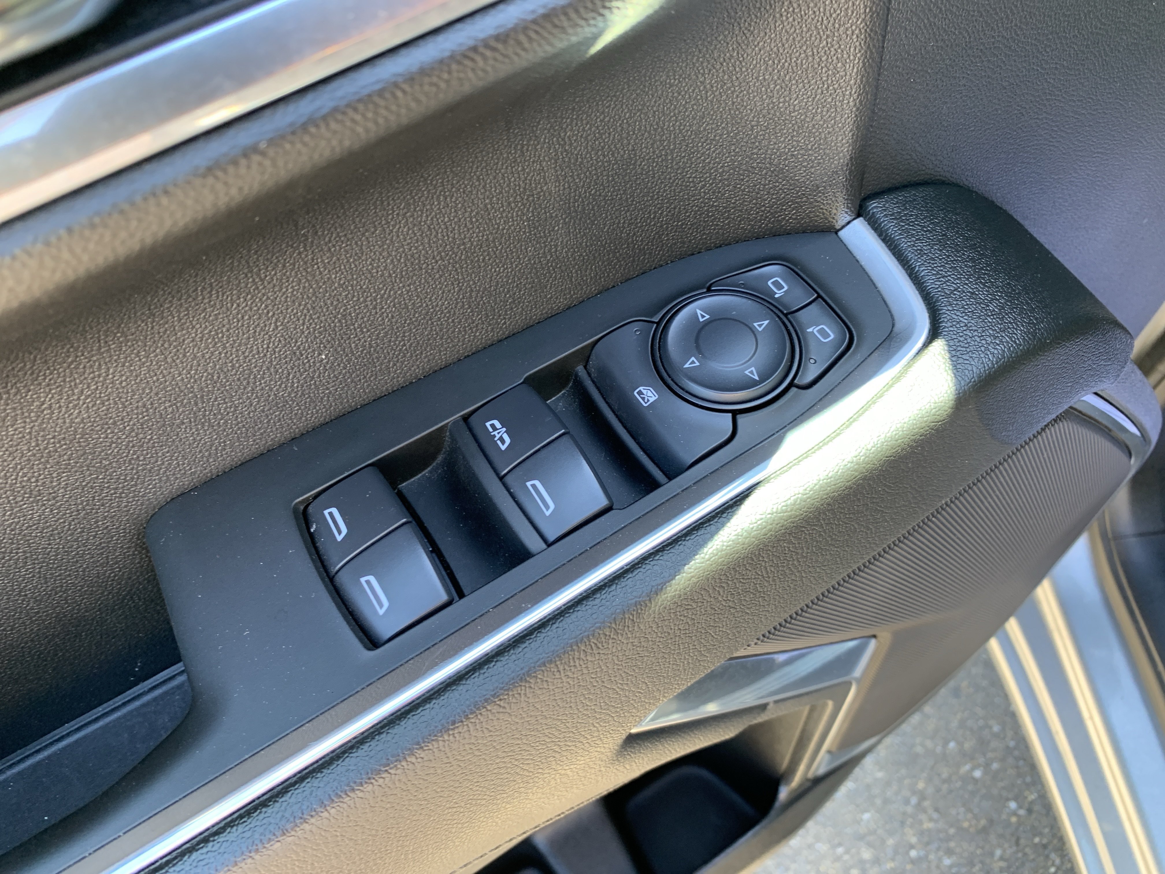 Used 2025 Chevrolet Silverado 1500 LT AWD/4WD image 18