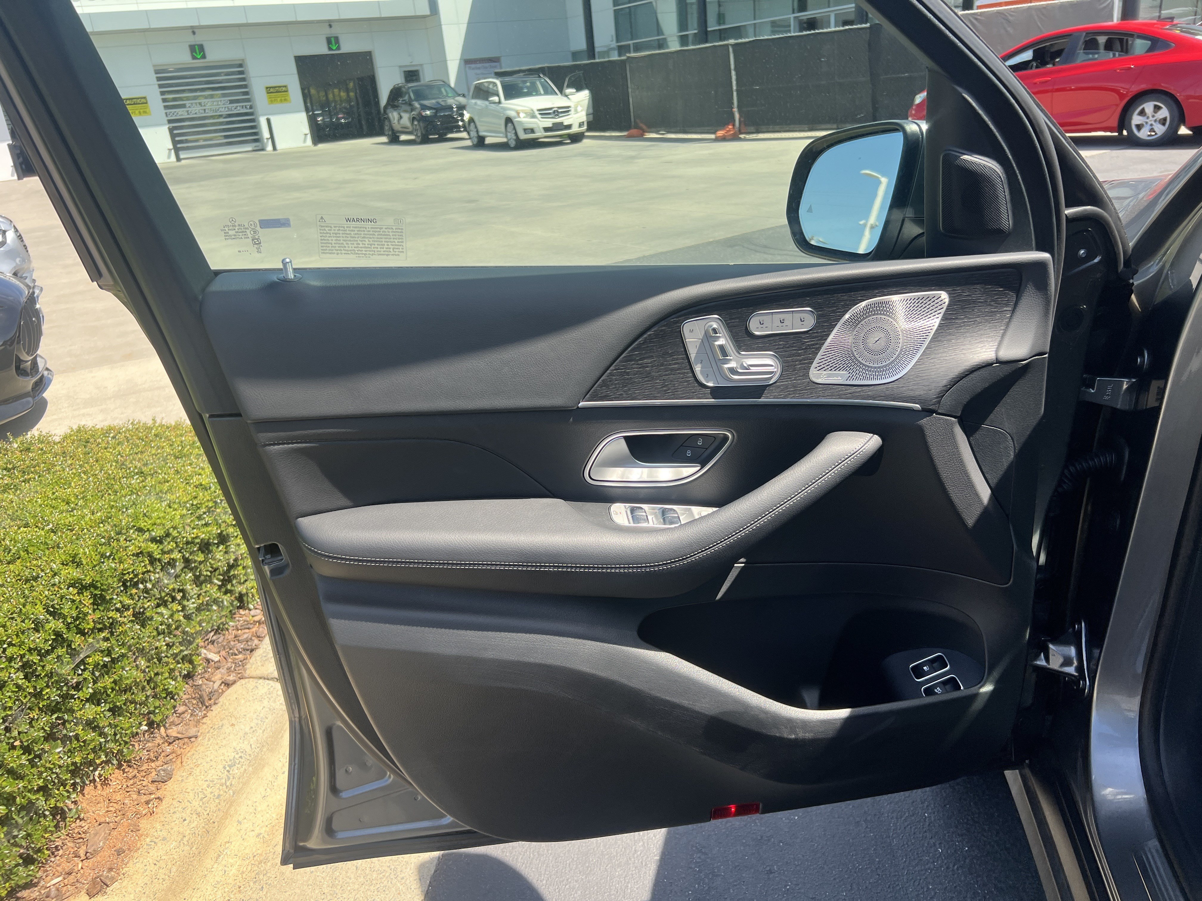 Certified 2025 Mercedes-Benz GLE 450e 4MATIC w/ Driver Assistance Package image 14