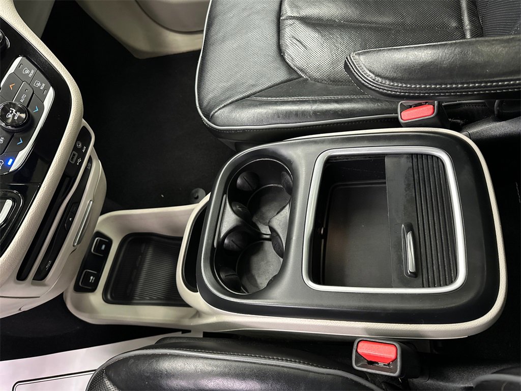 Used 2017 Chrysler Pacifica Limited w/ UConnect Theater Package image 35